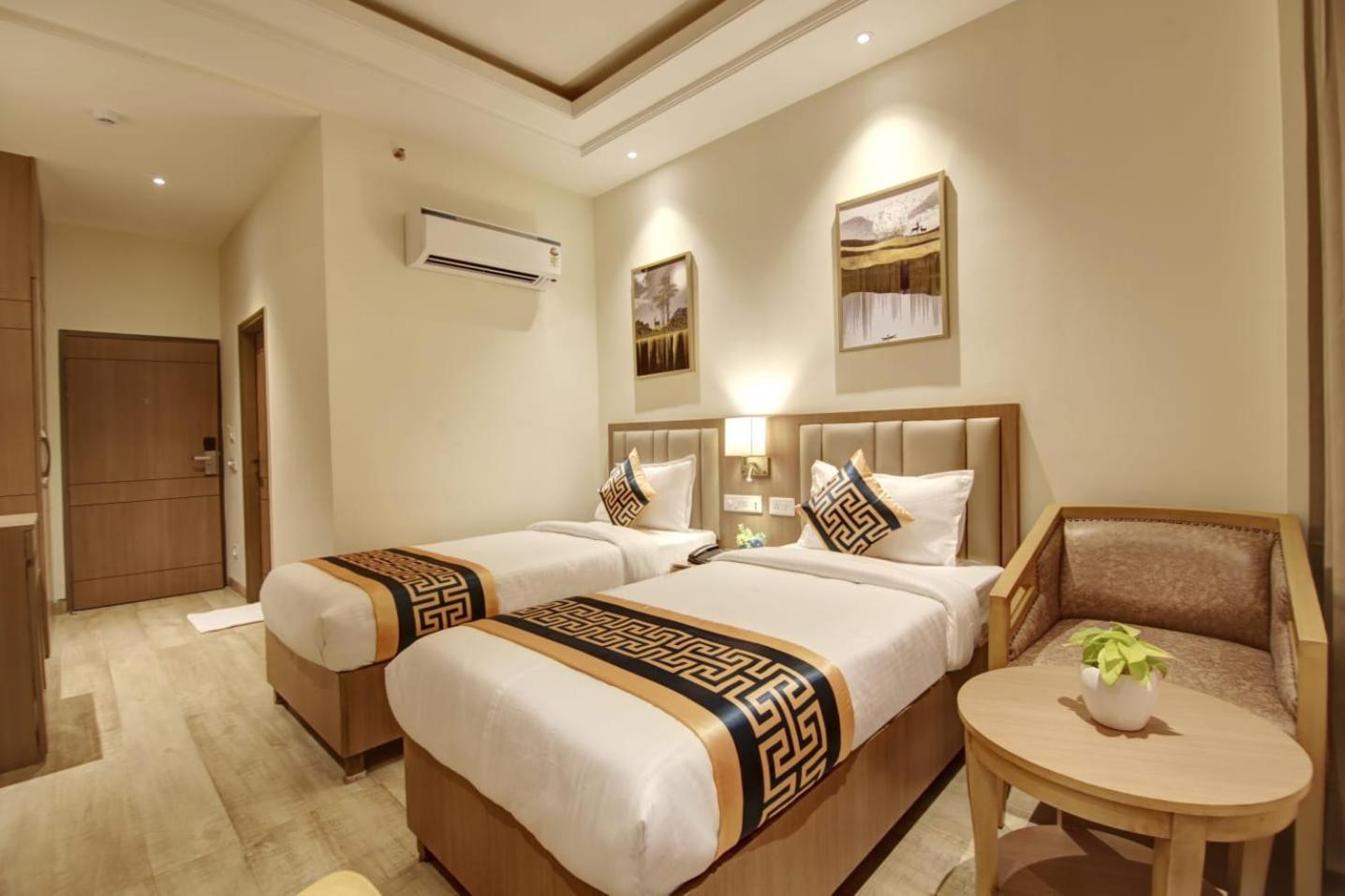 Hotel Golden Prime Yeni Delhi Dış mekan fotoğraf